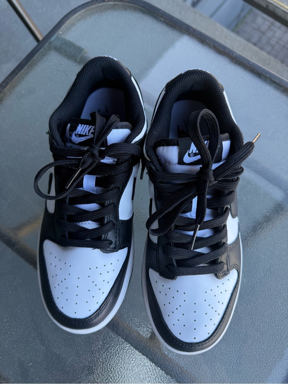 Nike Women's Black and White Low-Top Sneakers - Picture 4 of 8